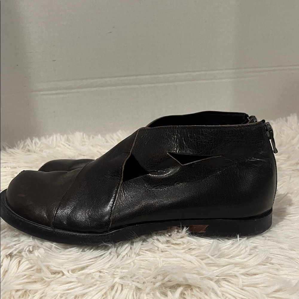 Cydwoq Vintage brown leather flats. - Picture 5 of 9